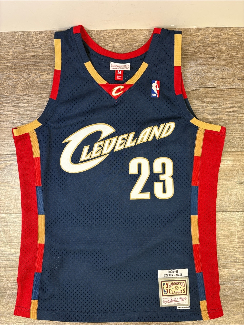 Mitchell & Ness Cleveland Cavaliers LeBron James #23 Classics Swingman Jersey M